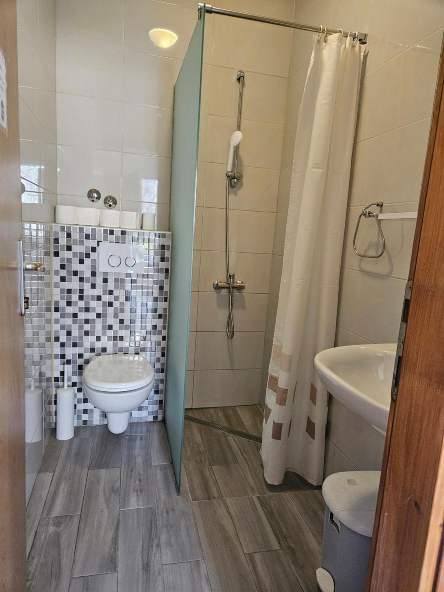 Hostel Luka's &