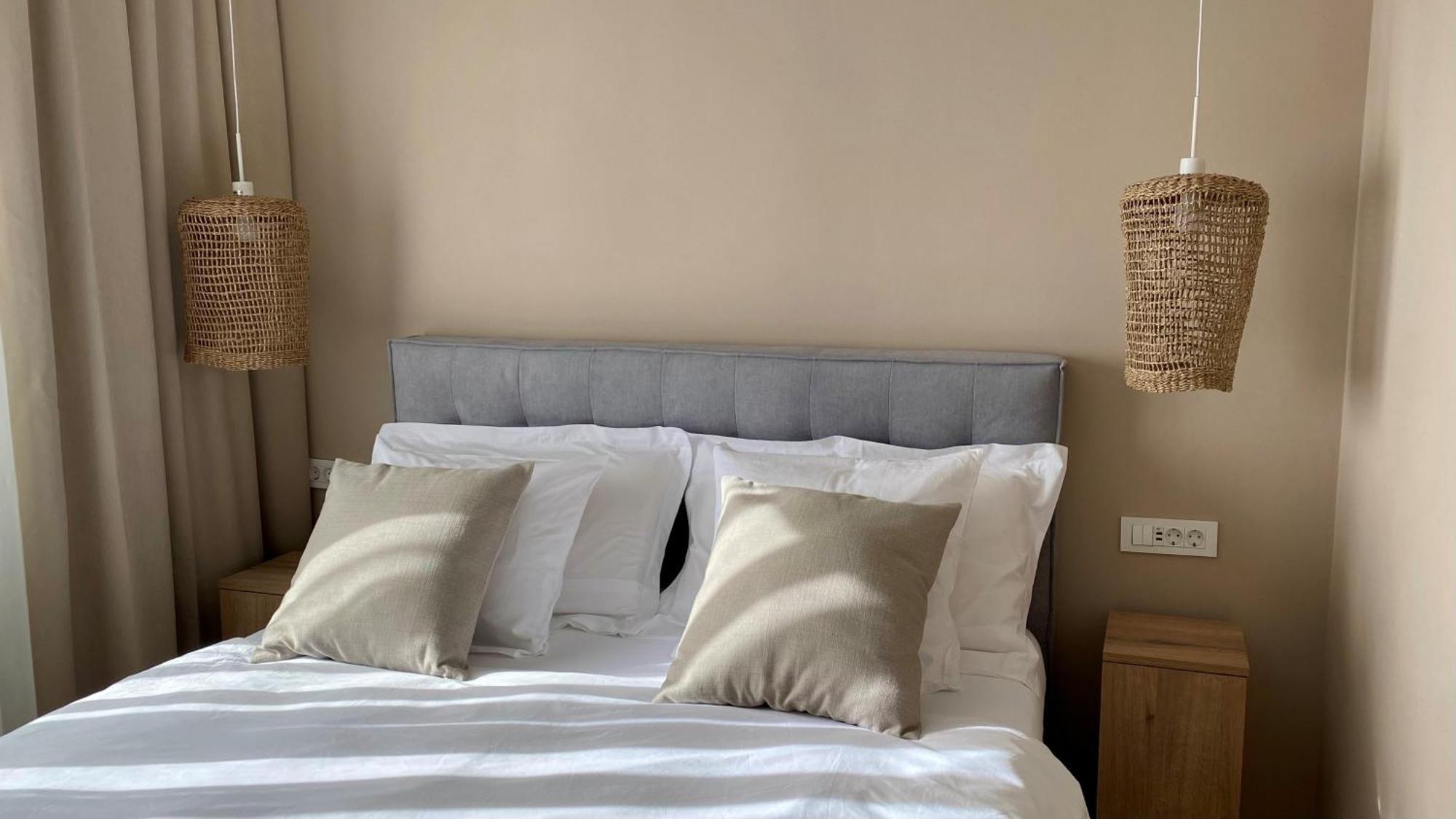 Apartment Up&above ,new Luxury Apt, Steps From And Old Town *