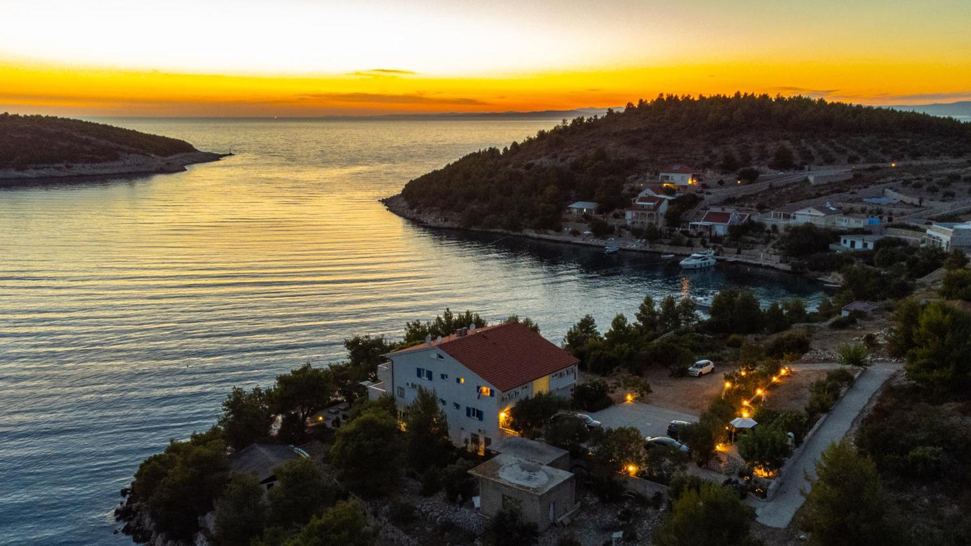 Island Breeze M - Zf Hvar *