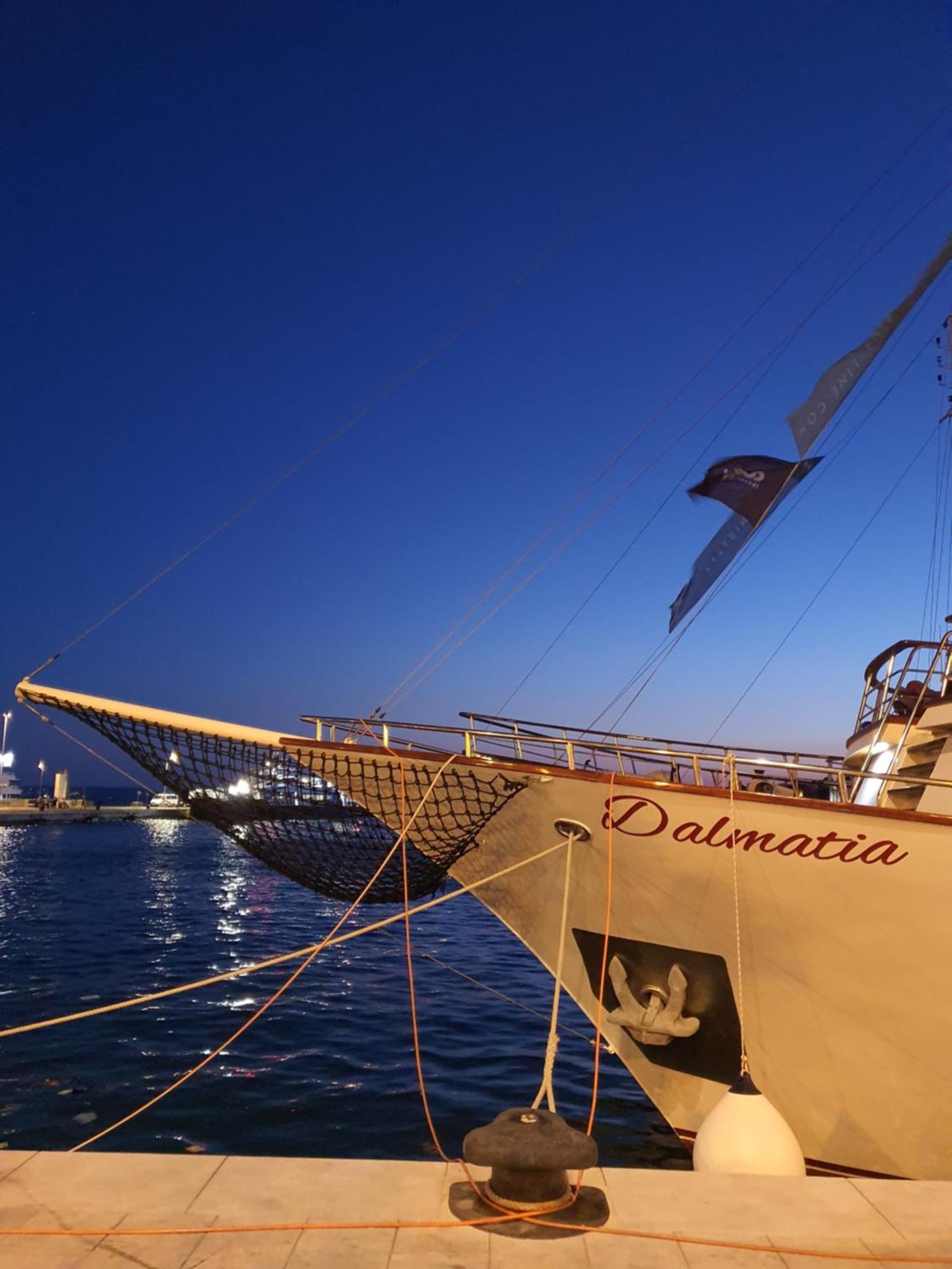 Violeta Hvar