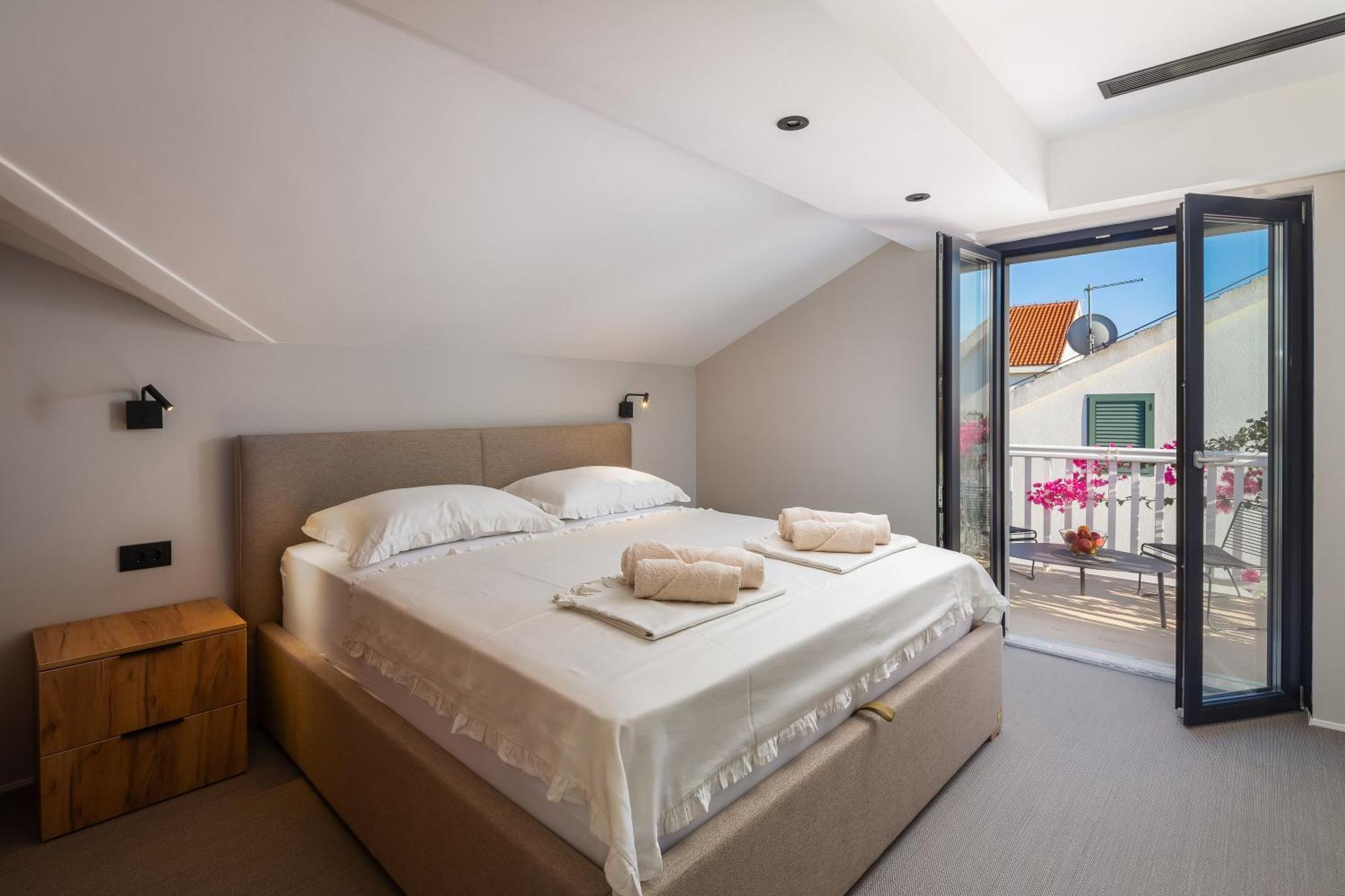 Luxury Penthouse Hvar With Jacuzzi & Sea View Apartment