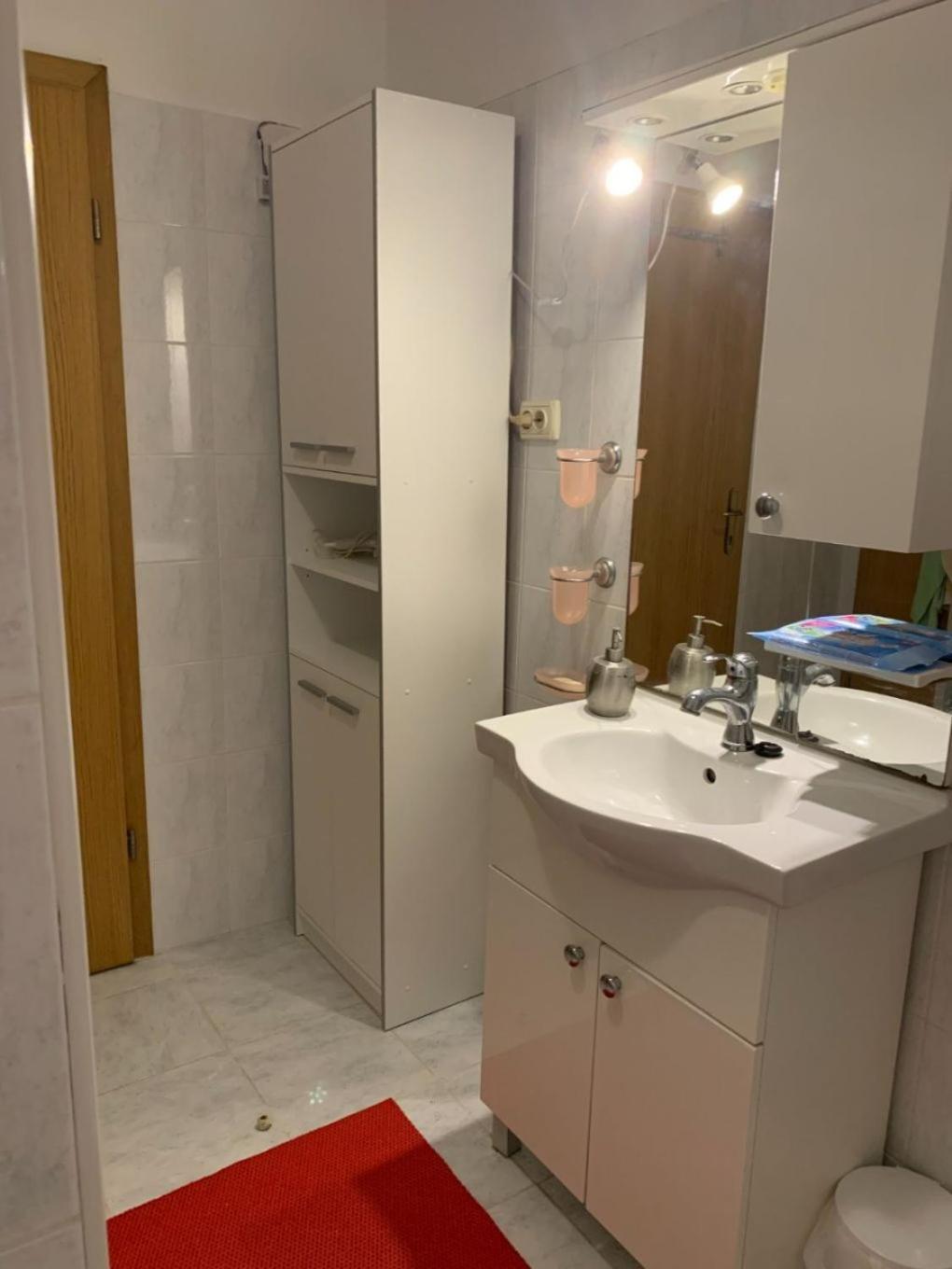 Tomi Apartment