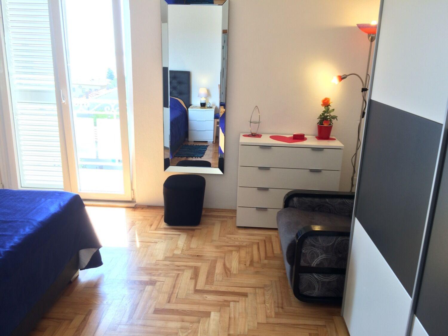 Tomi Apartment *