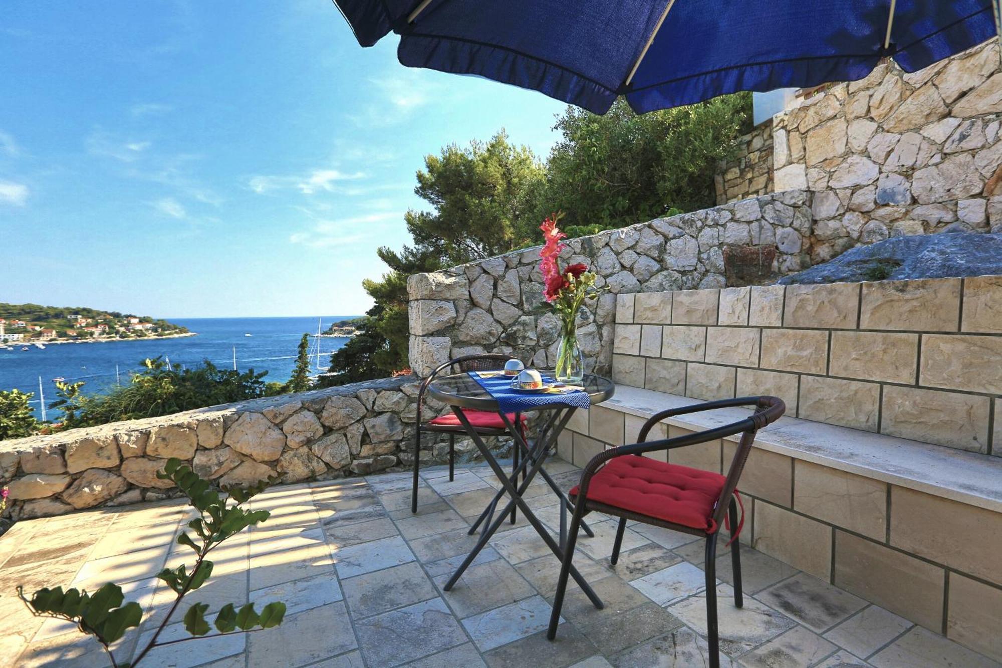 Peaceful Old Town Apartment With Sea And Sunrise Views Apartment *