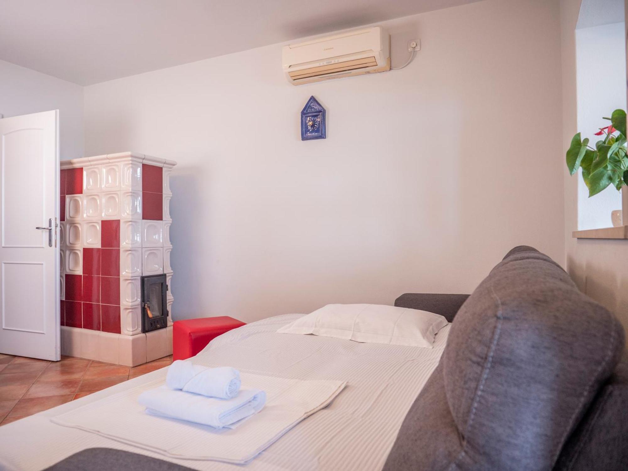 Jelka- Center Of Apartment Hvar Town