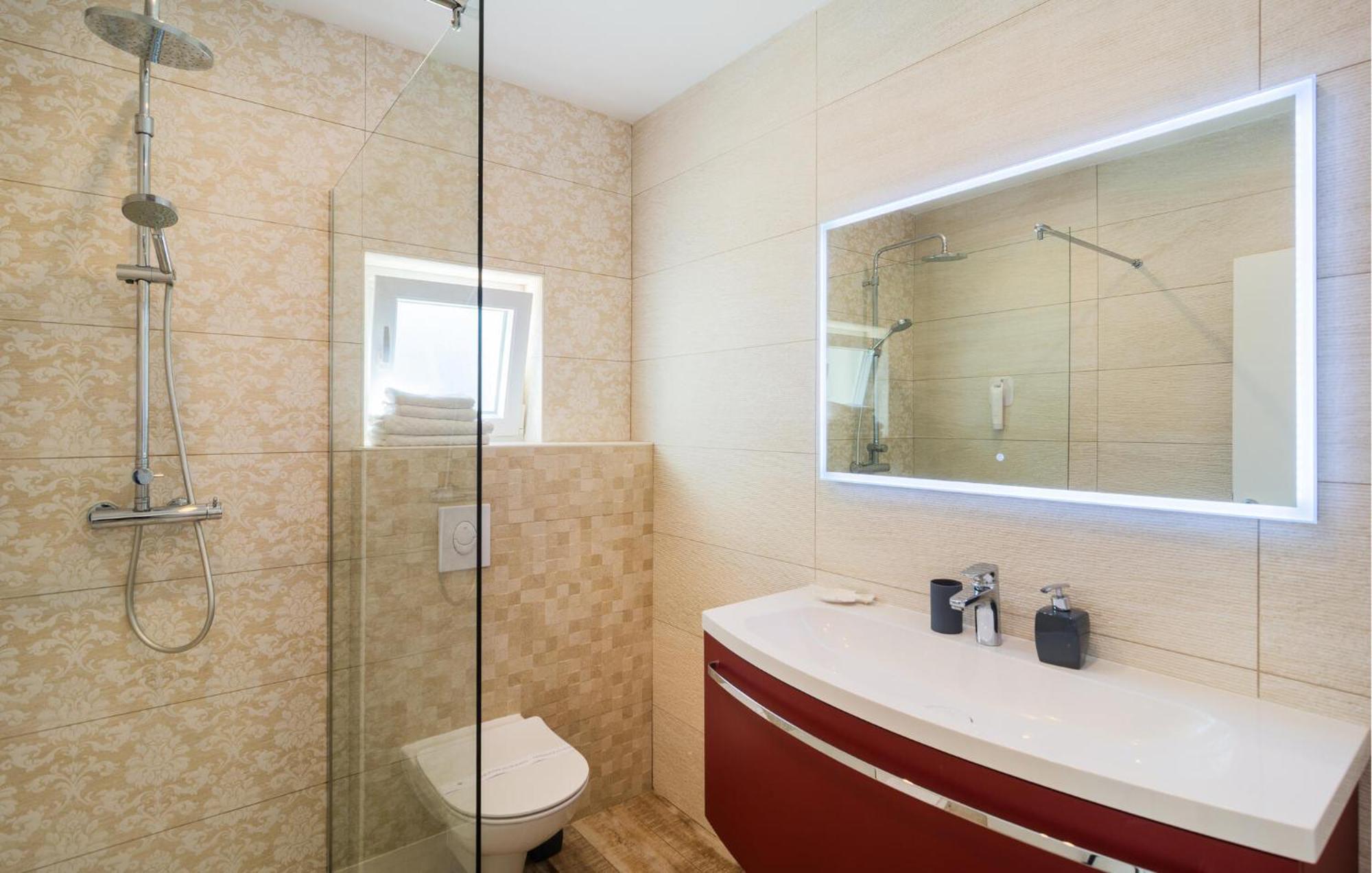 2 Bedroom Lovely In Hvar Apartment
