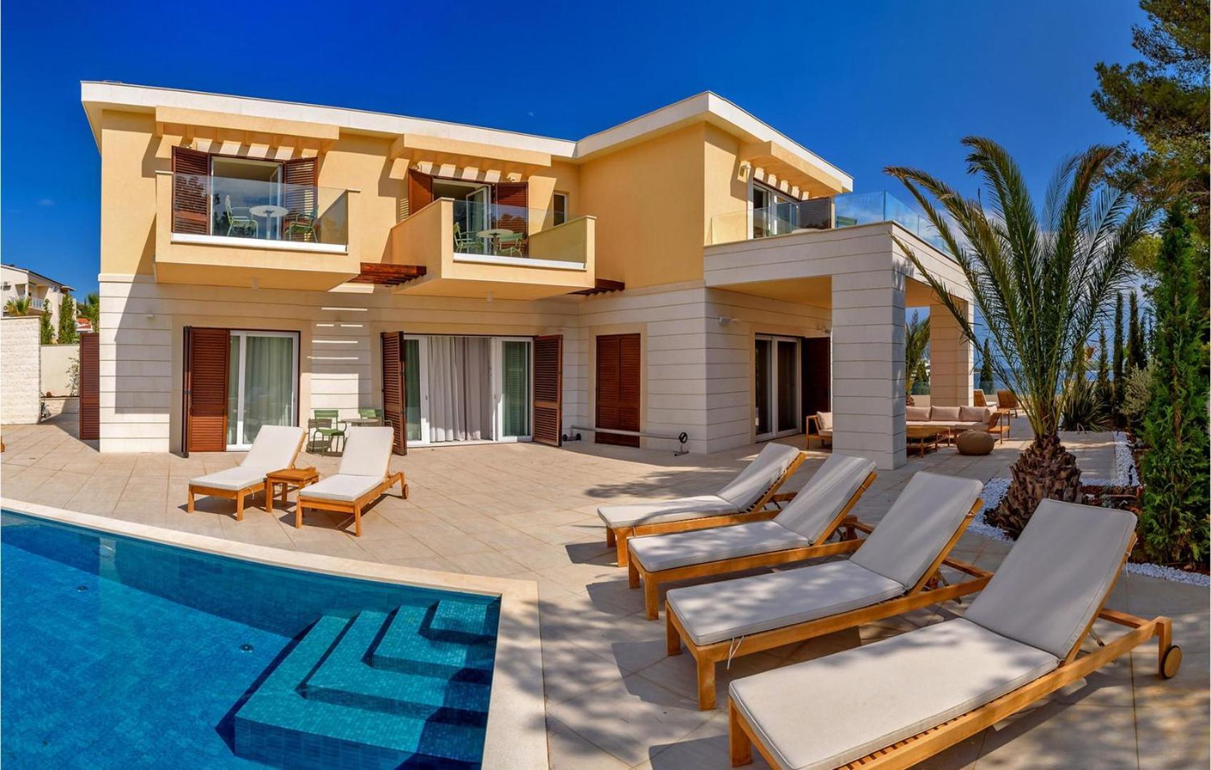 Crystalsea 1 & 2 Infinity Heatedpool Seaview Villa *
