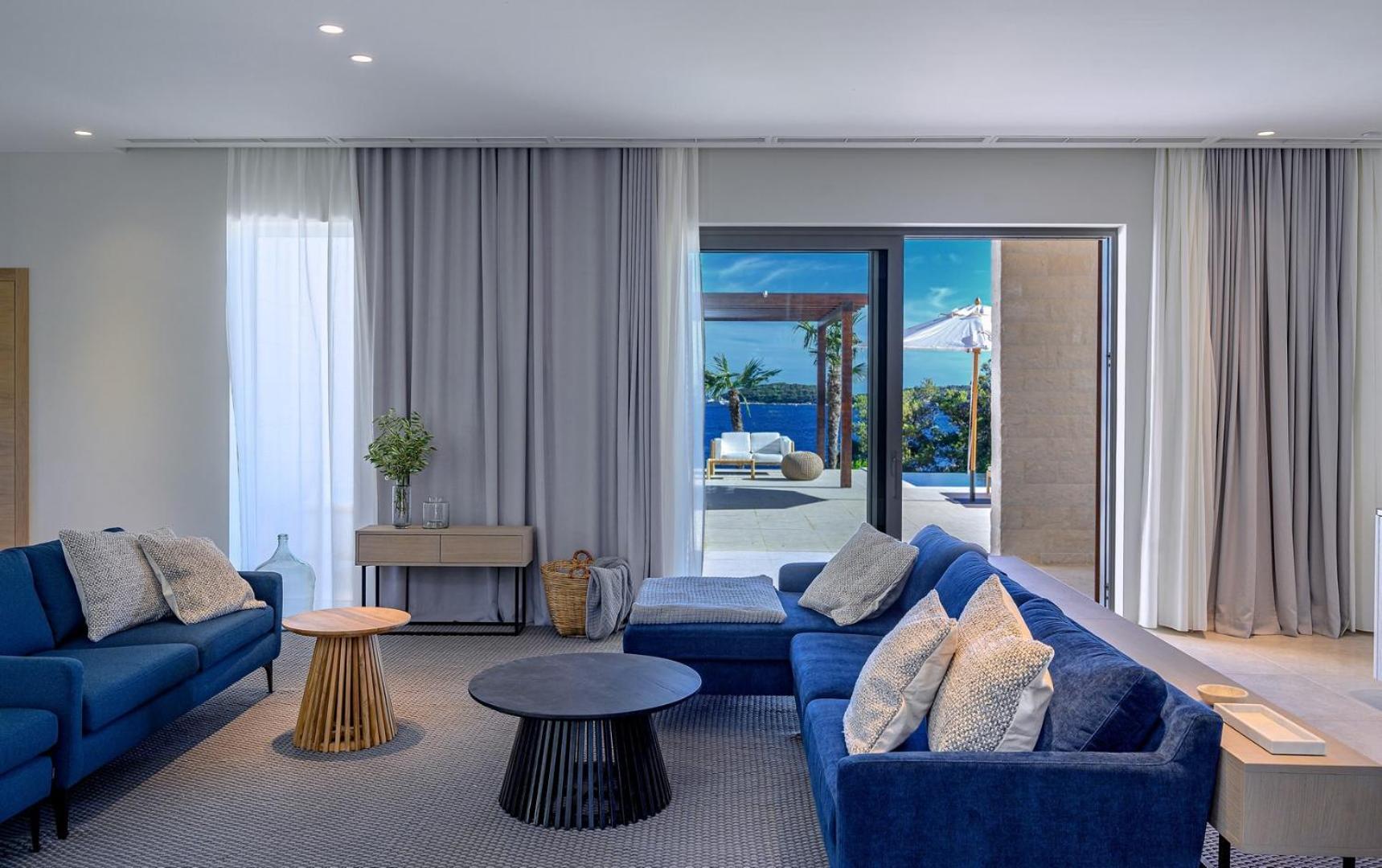 Villa Crystalsea 1 & 2 Infinity Heatedpool Seaview