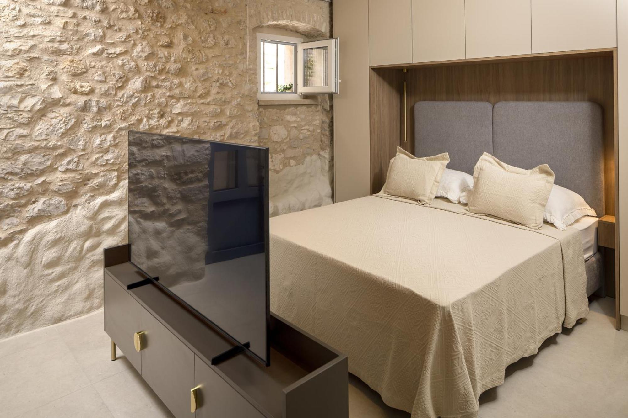 Maja Aurelia In The Centre With A Large Private 60 M2 Terrace Hvar Town