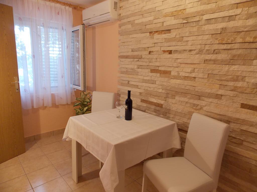 Guest house And Jasna Hvar Town