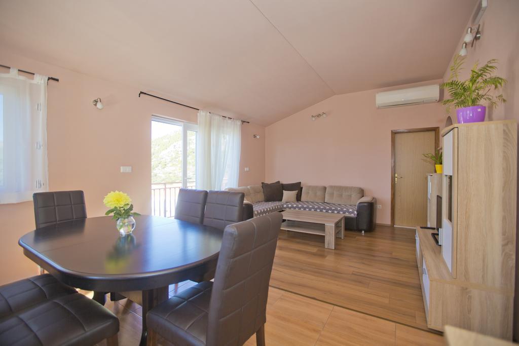 Vini Apartment *