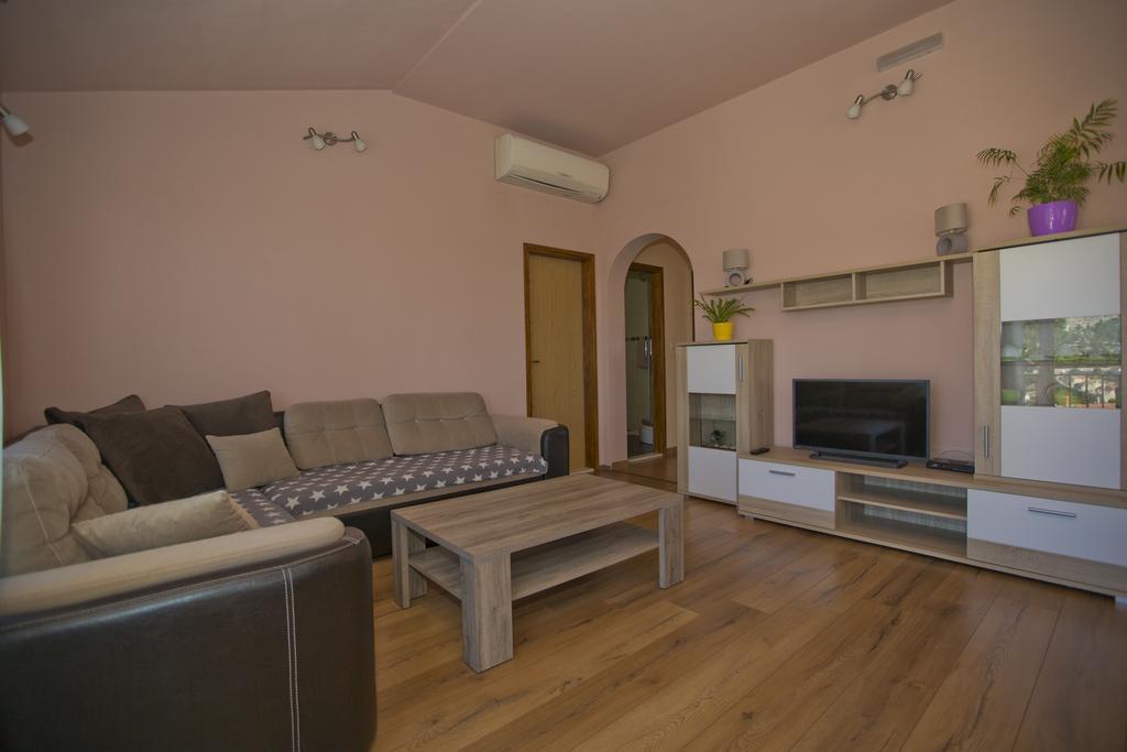 Apartman Vini *
