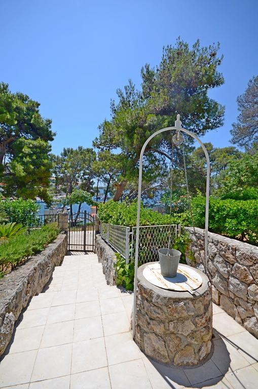 Milena Hvar Town