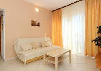 Pera * Hvar Town