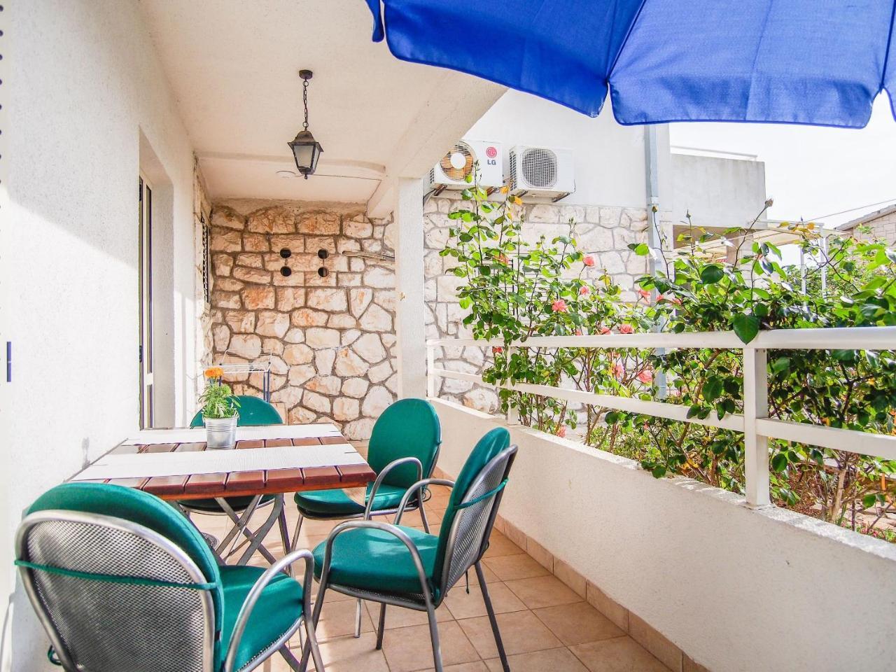 Dirk * Hvar Town