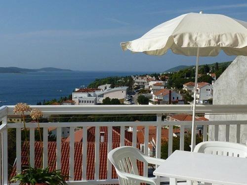 In With Sea View, Terrace, Air Conditioning, Wi-fi Apartment