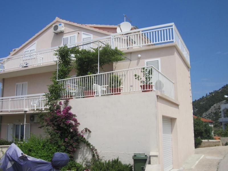 Apartment In With Sea View, Terrace, Air Conditioning, Wi-fi