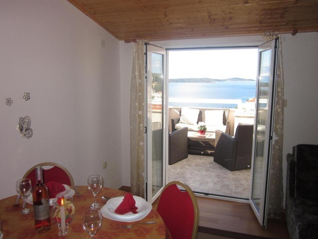 Apartment In With Sea View, Terrace, Air Conditioning, Wi-fi
