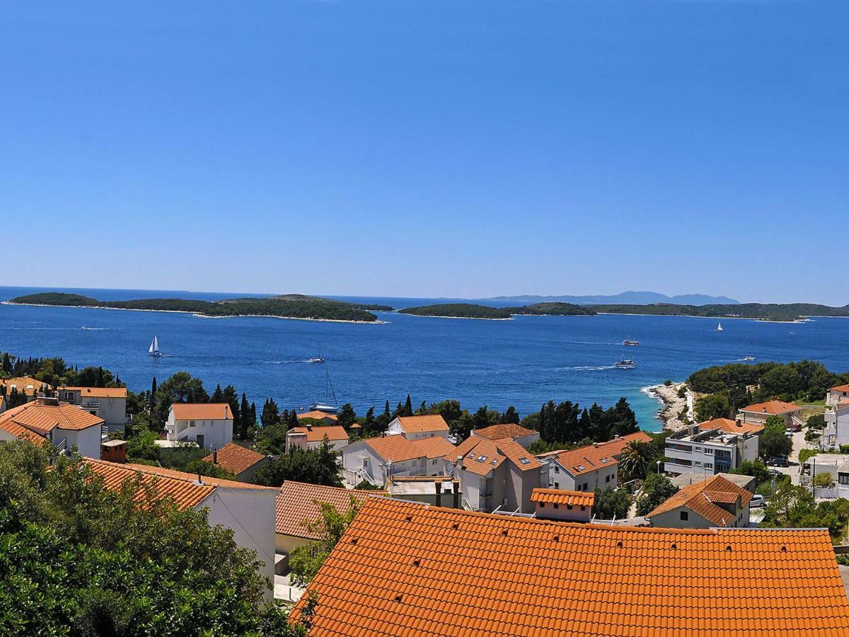 Avelini-3 Hvar Town