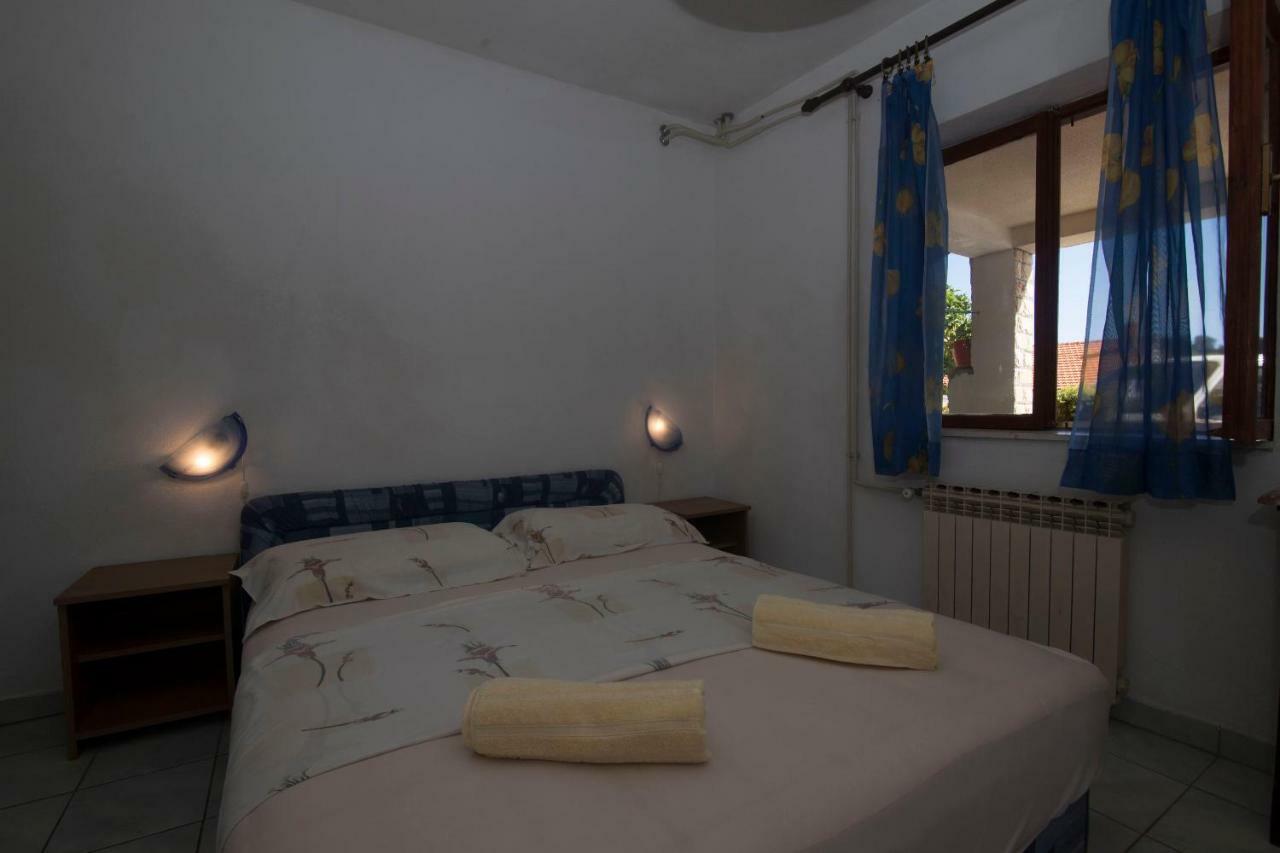 Apartment And Nikol *