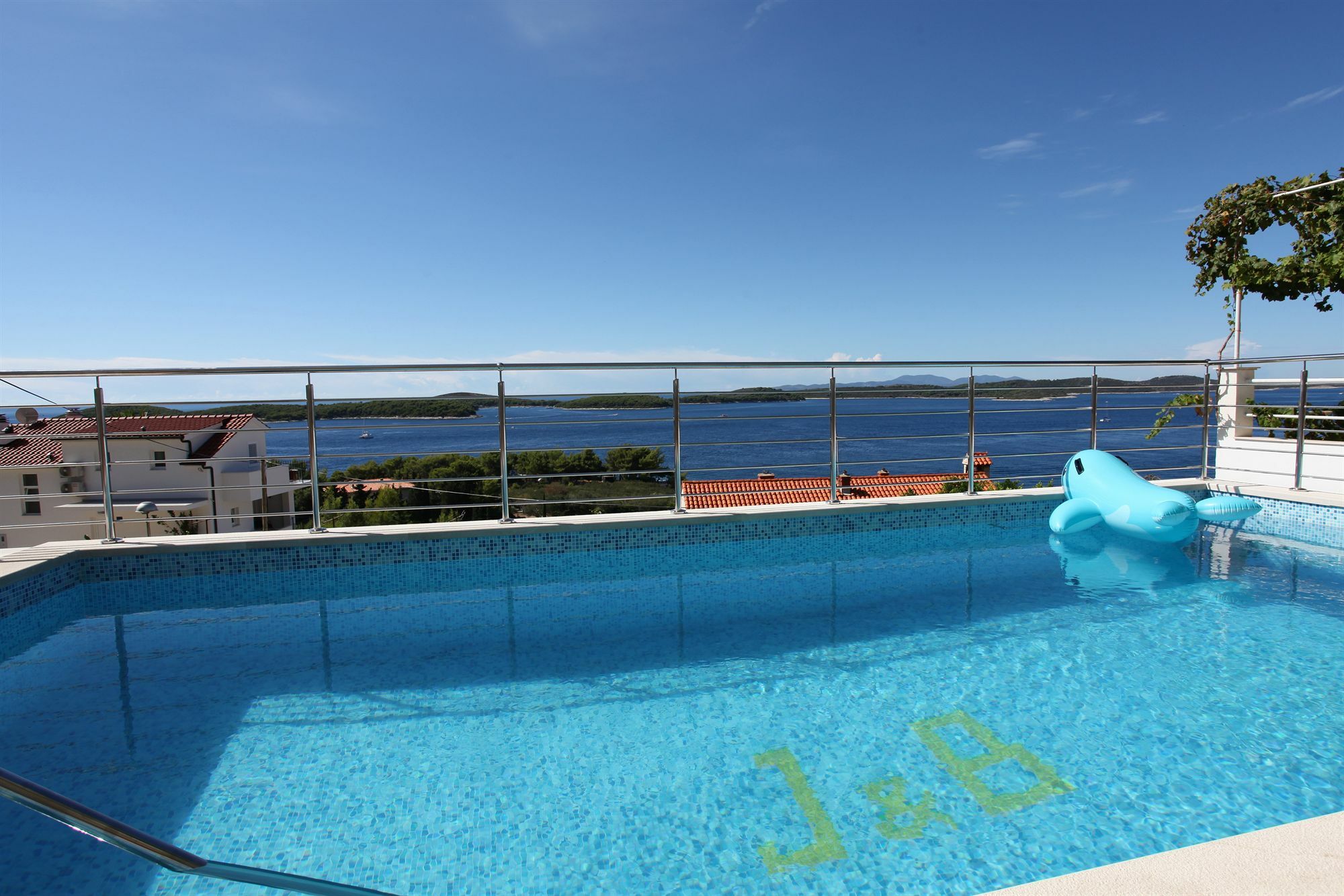 J & B Holiday House