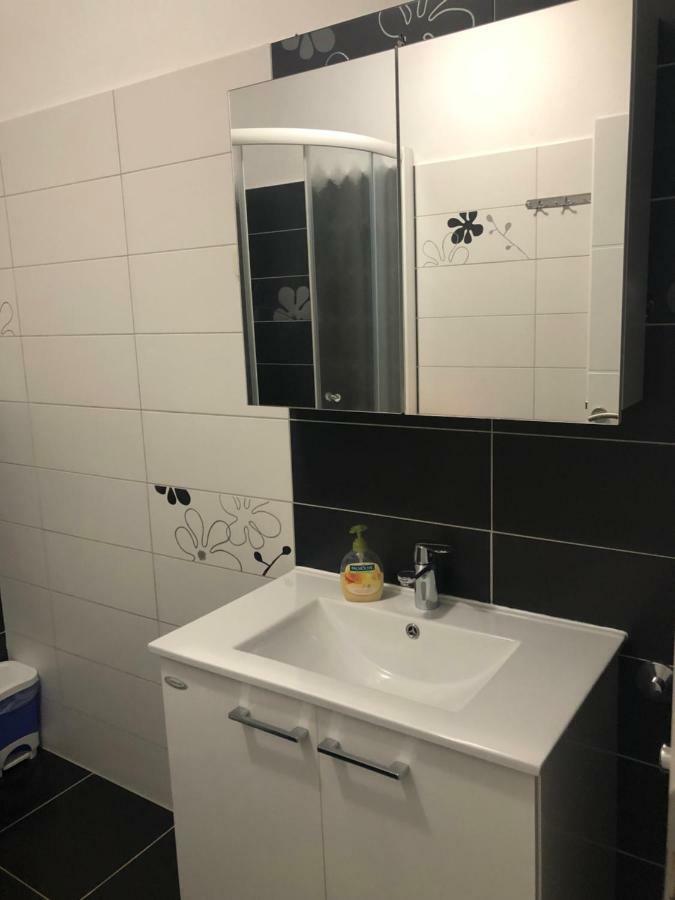 Vera Apartment