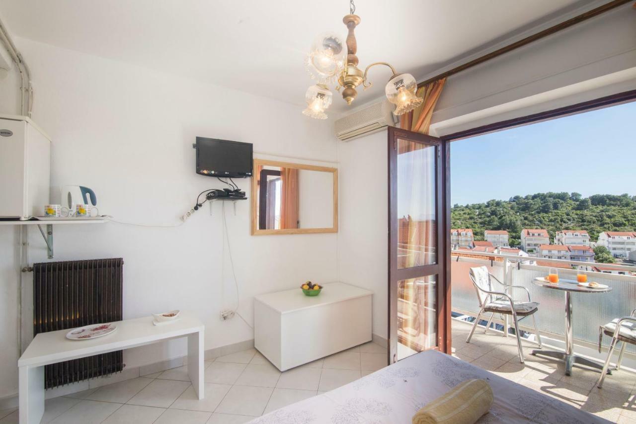 Apartment And Nikol *