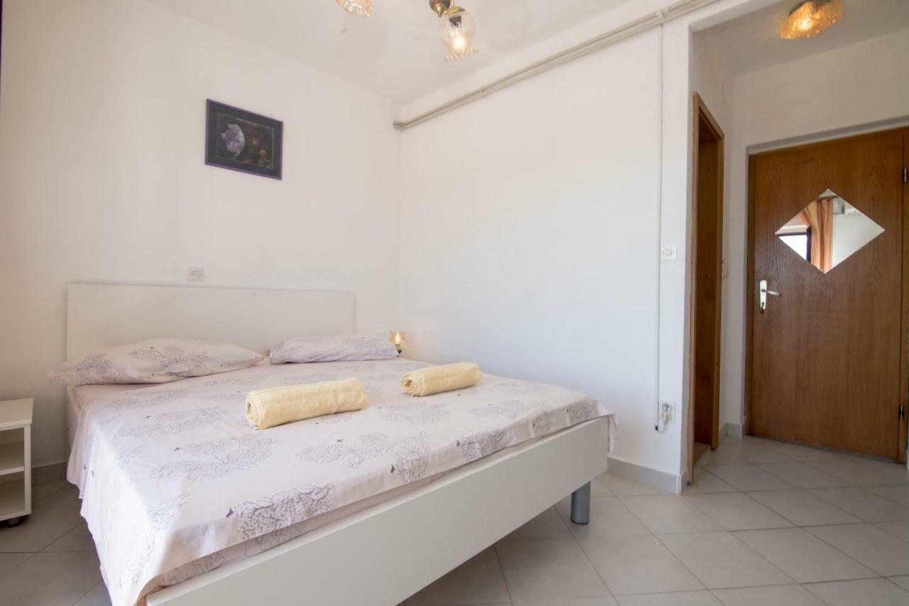 And Nikol Apartment *