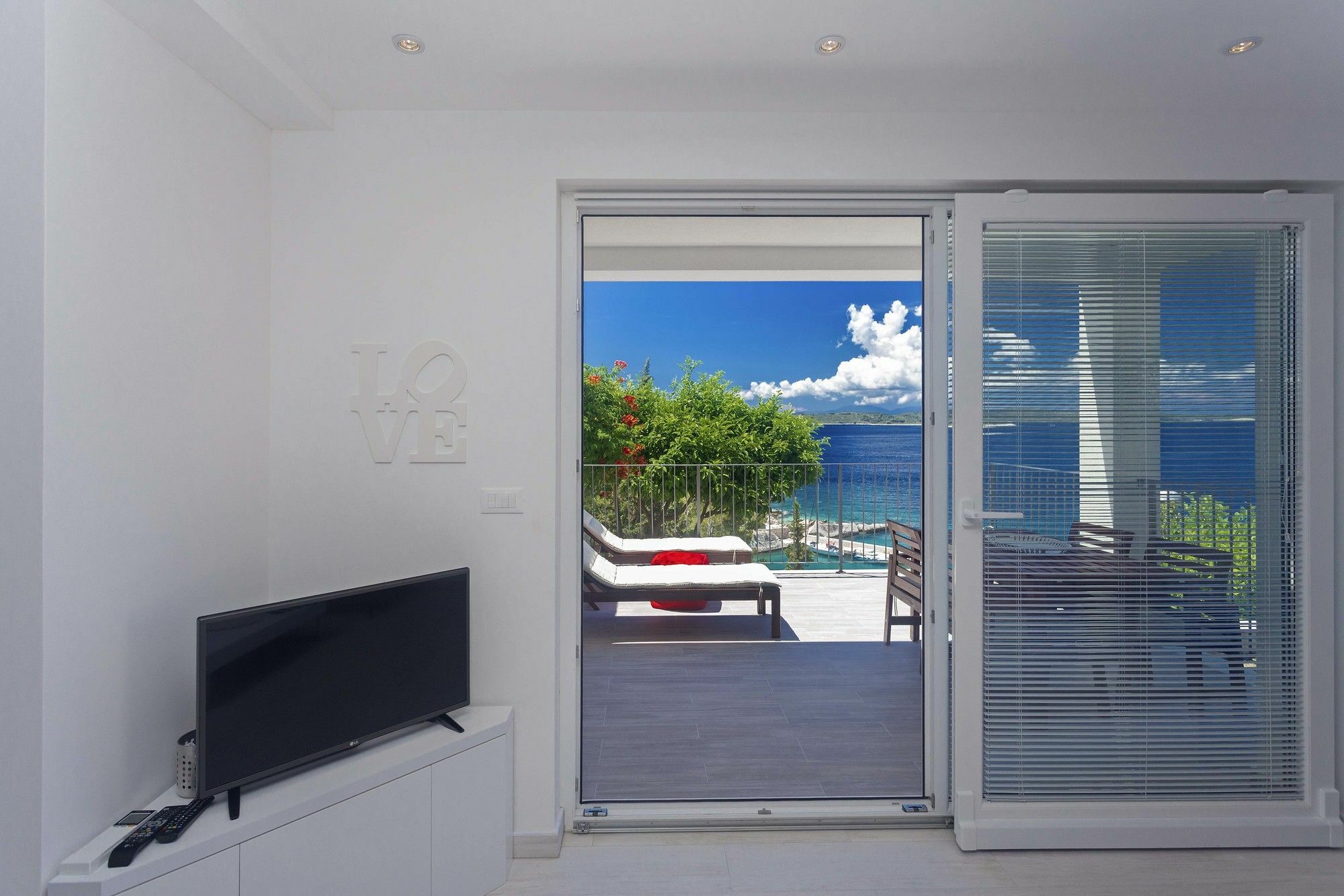 Blue Bay Apartment *