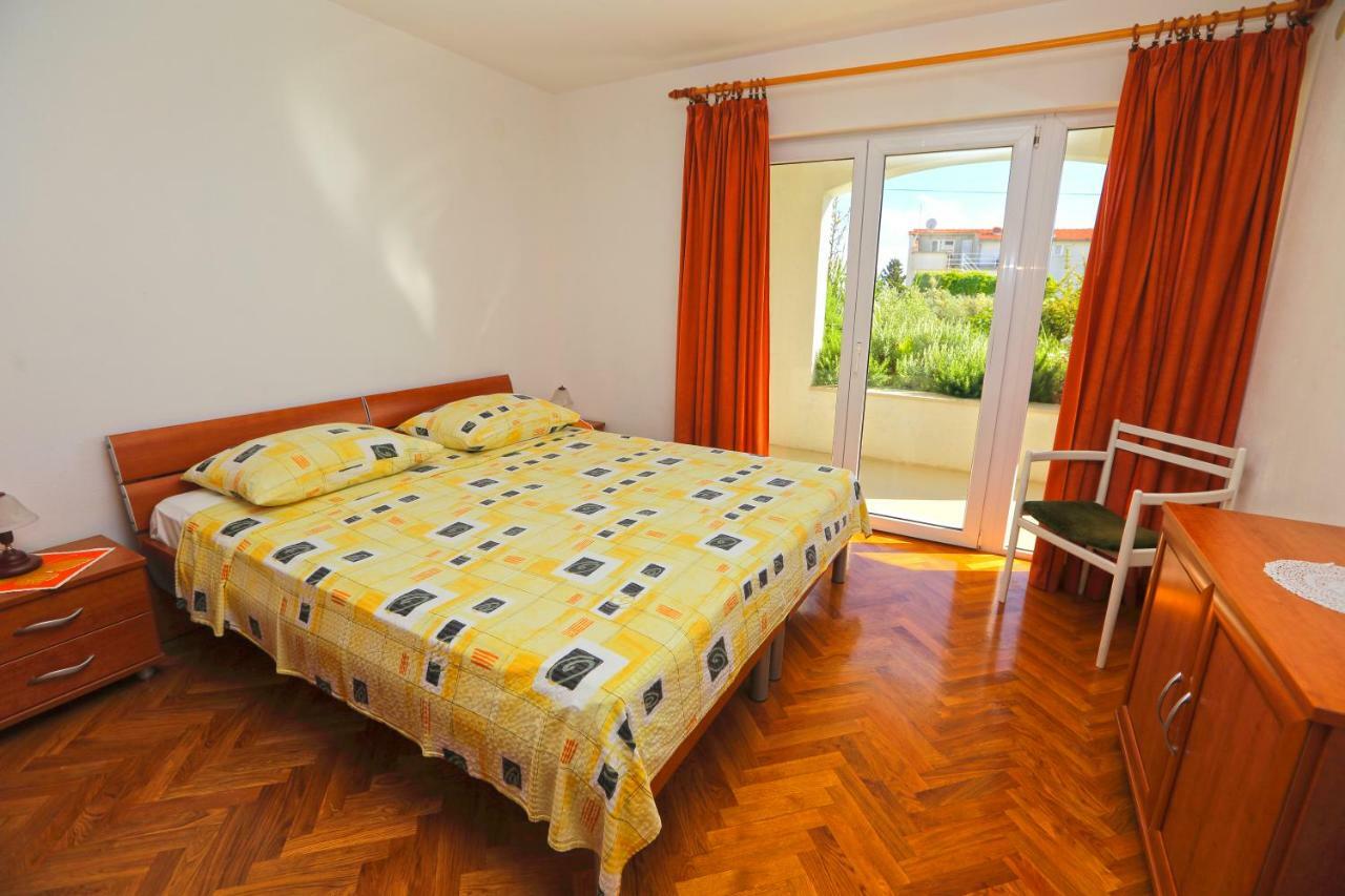 Apartment Lucija *