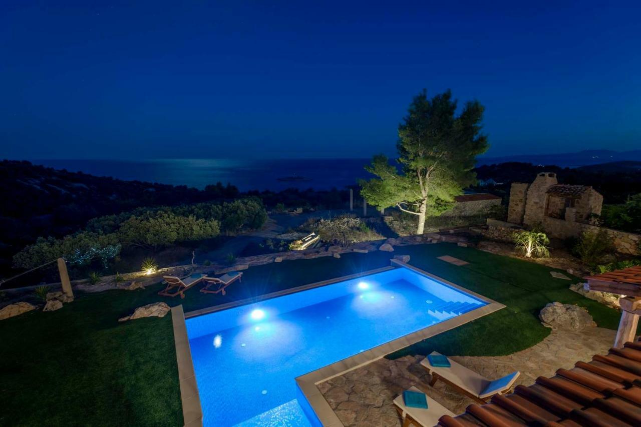Luxury Galapagos Hvar Town