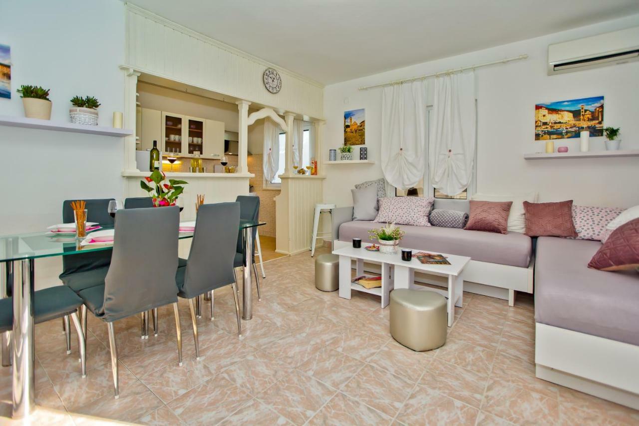 Ana Ii Apartment *