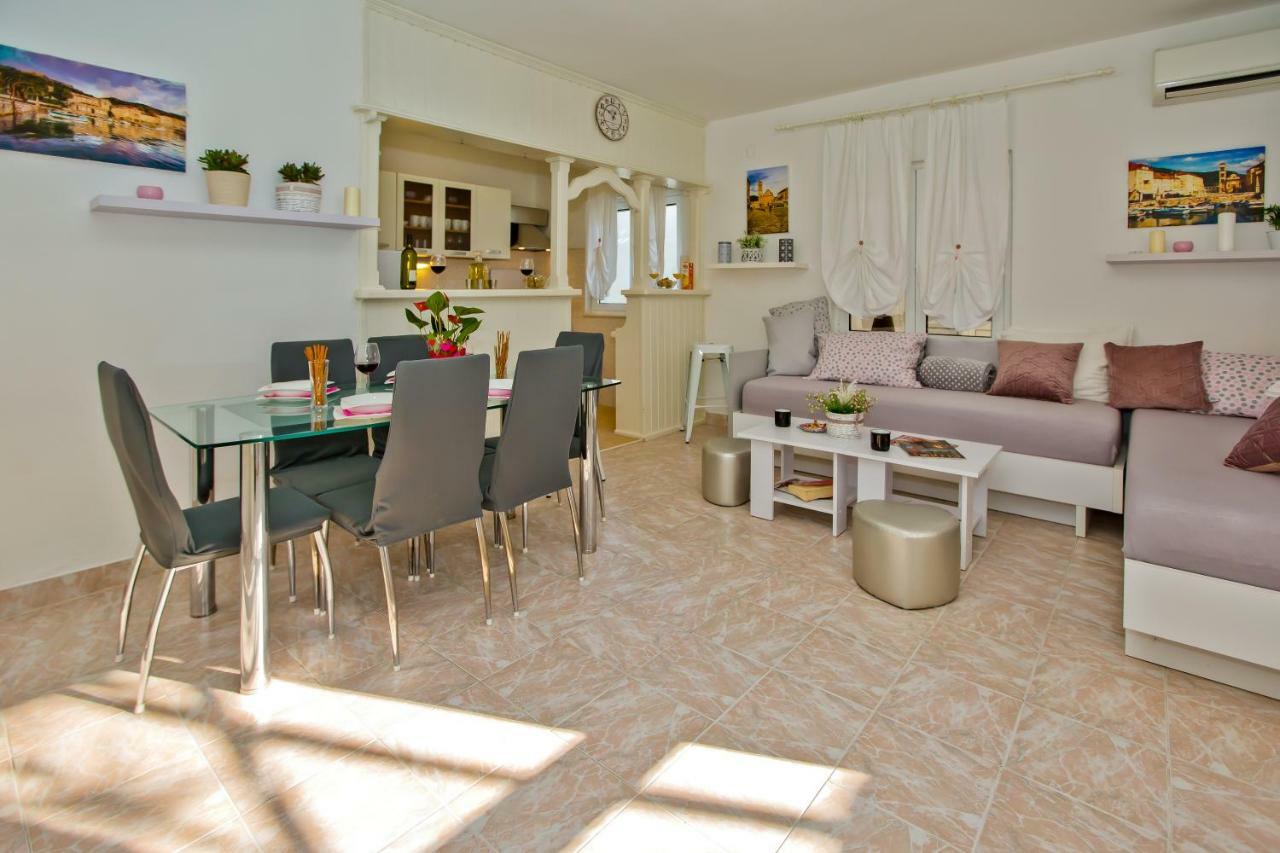 Ana Ii Apartment *