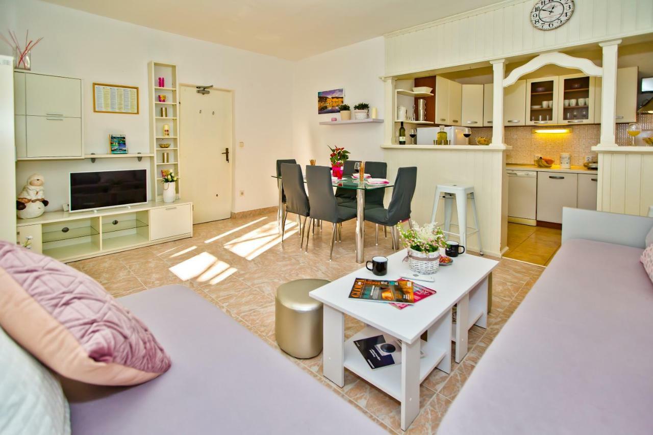 Ana Ii Apartment *