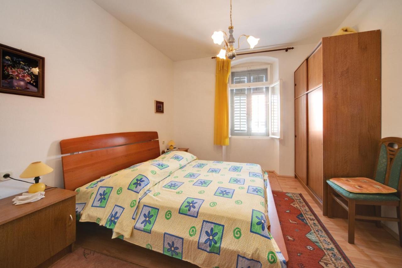 Rosso Apartment