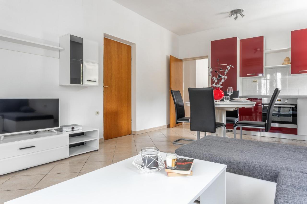 Dobrila Apartment