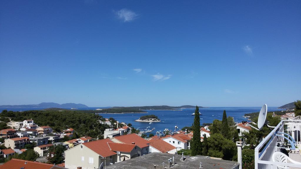 & Anita Hvar Town