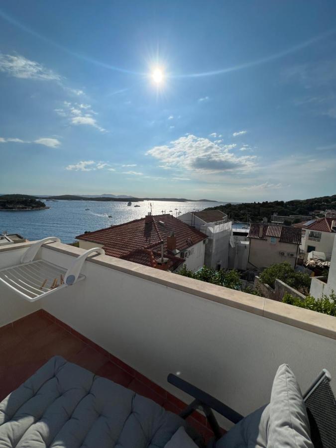 House Erin, Hvar