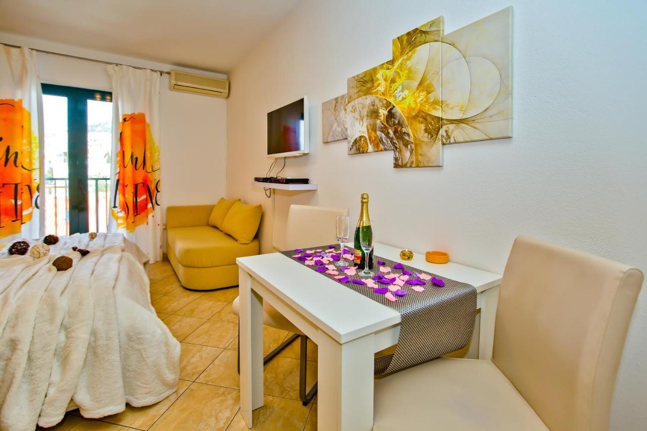 Softic Hvar Aparthotel