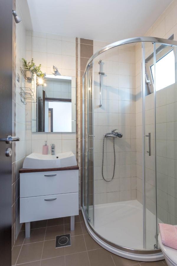 Stunning Sea View Ani Apartment