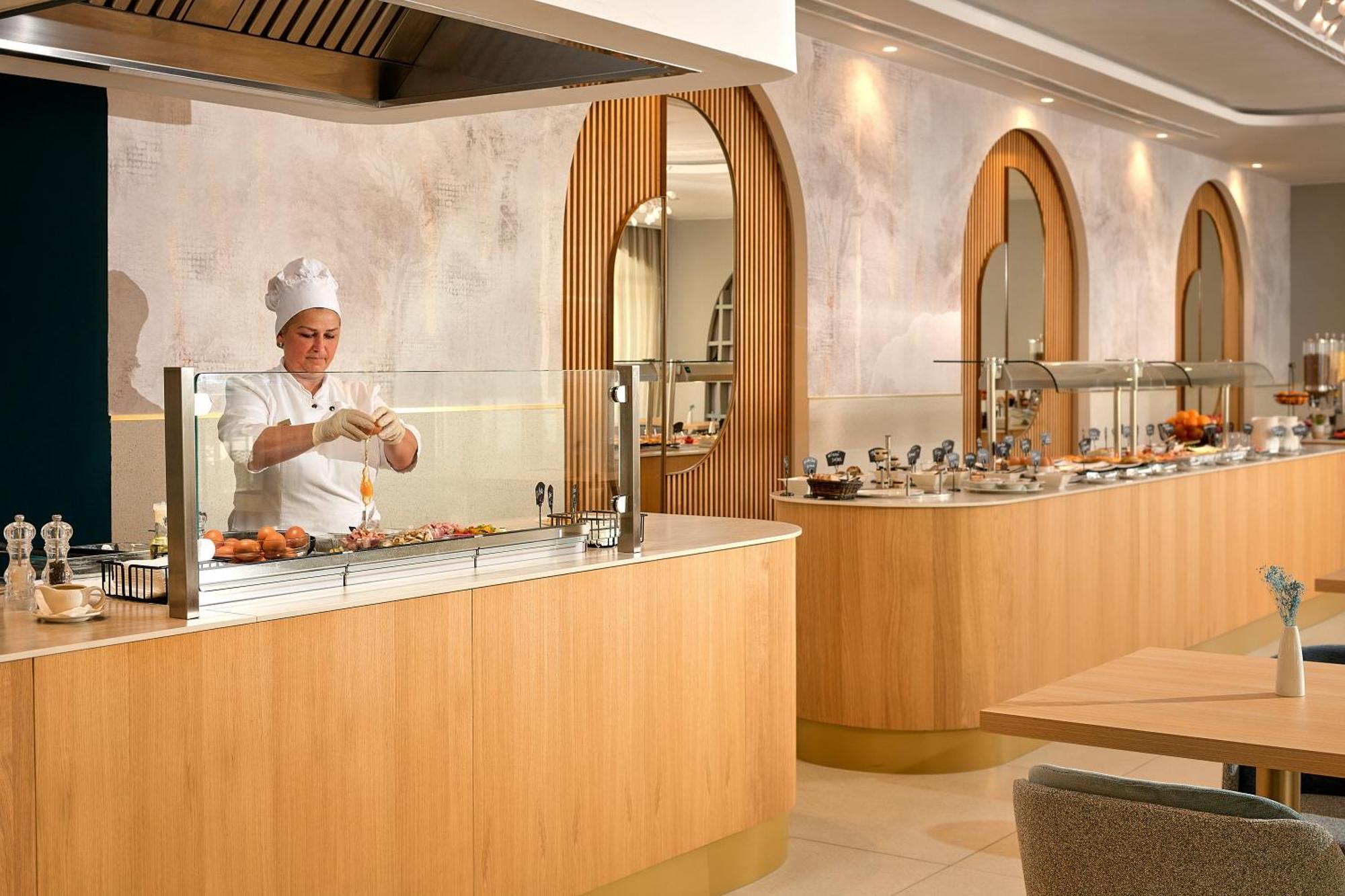 Moeesy, Blue & Oasis Hotel 5*