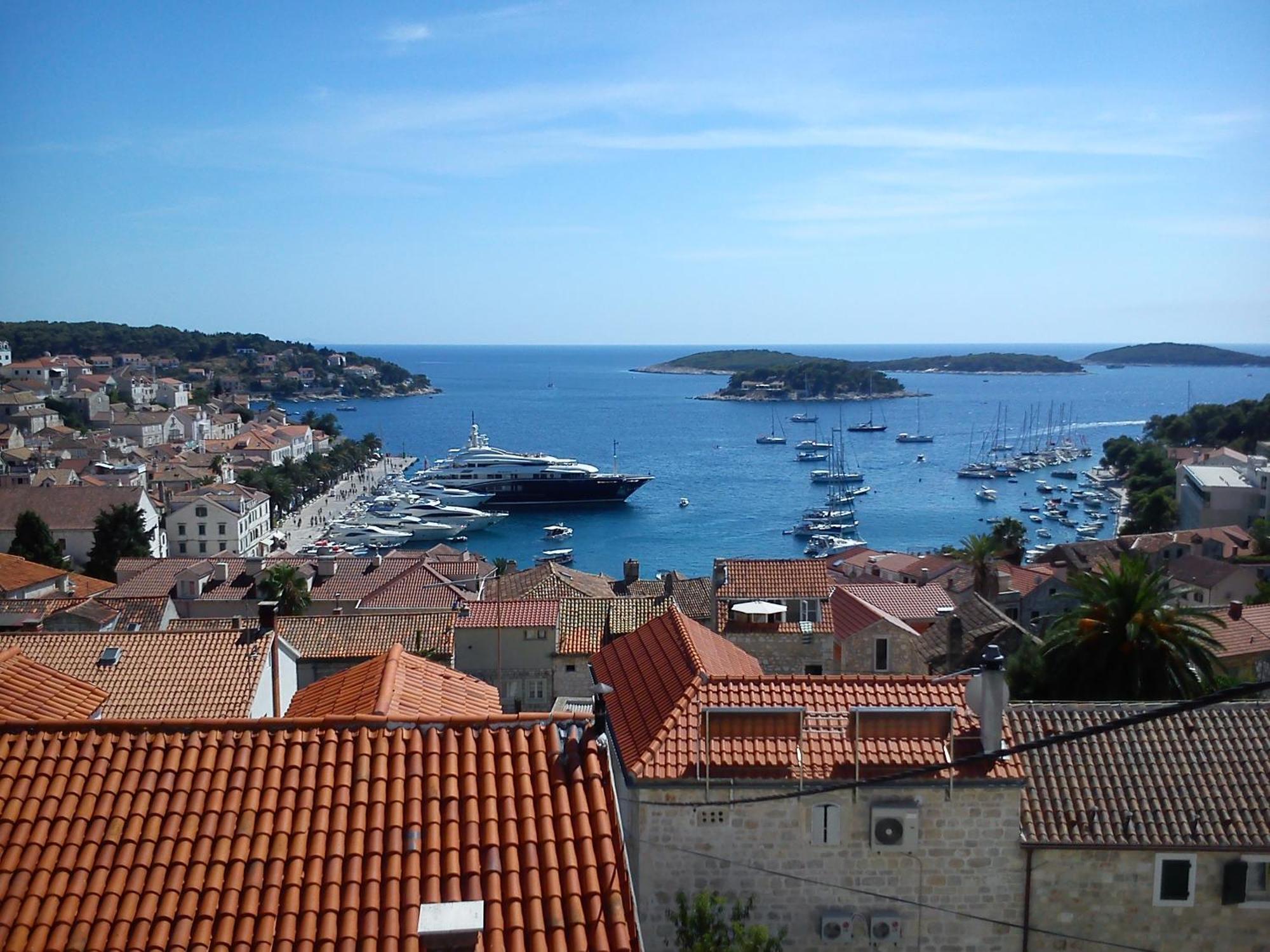 Eni * Hvar Town