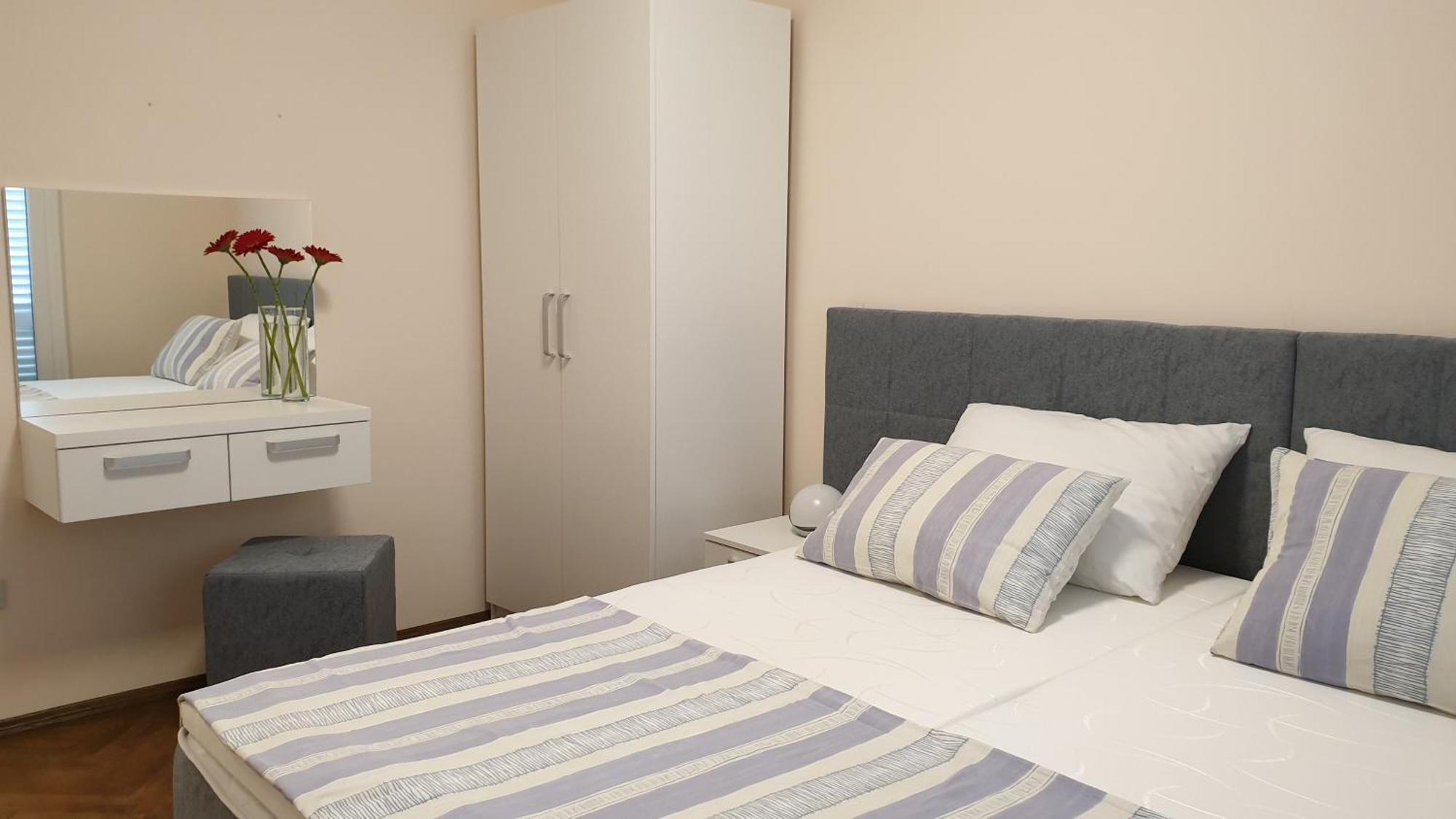 And With Parking Space Hvar - 15378 Guest house