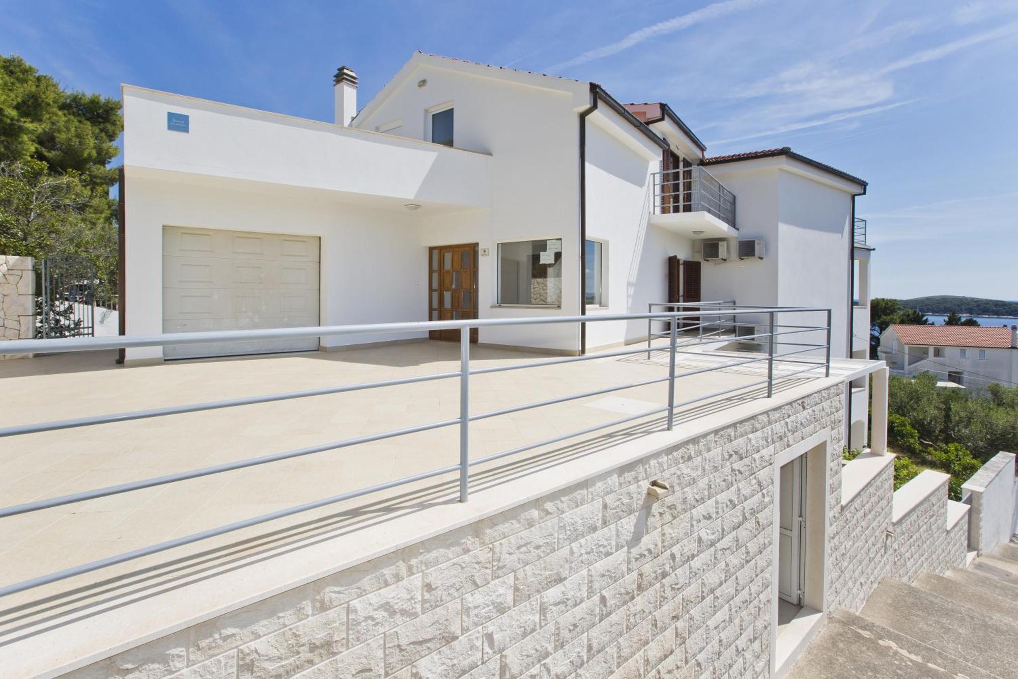 Lucija Apartman *