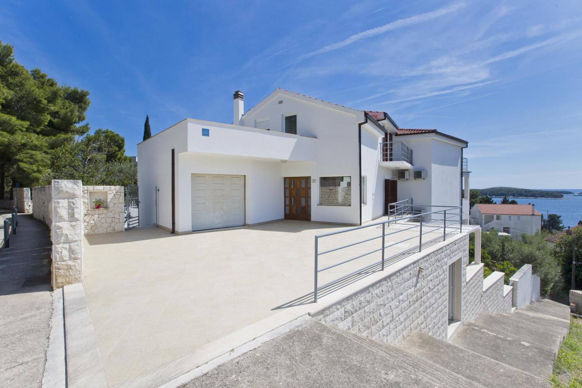 Lucija Apartman *