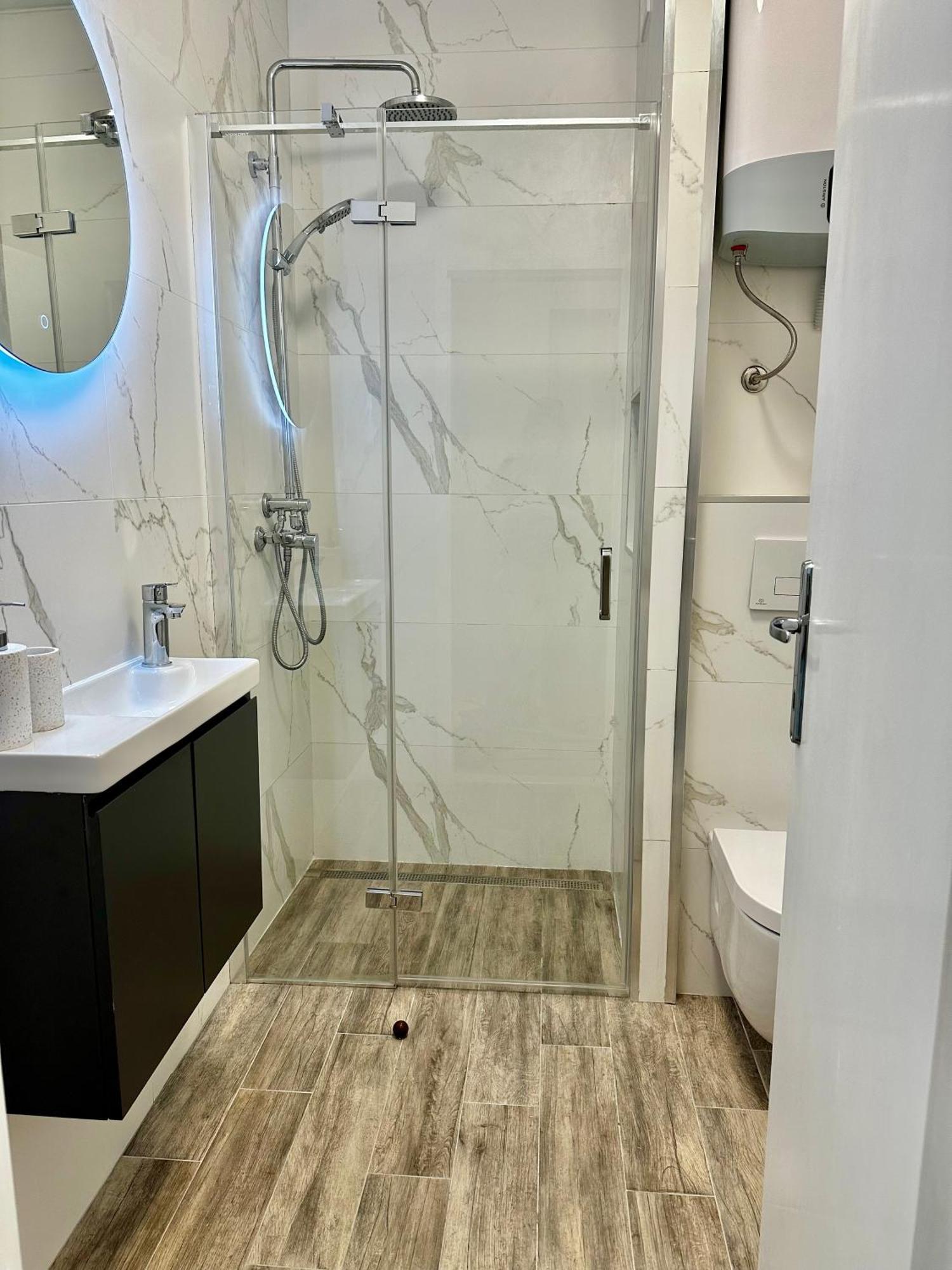 Cozy Modern Viktorija Appartement