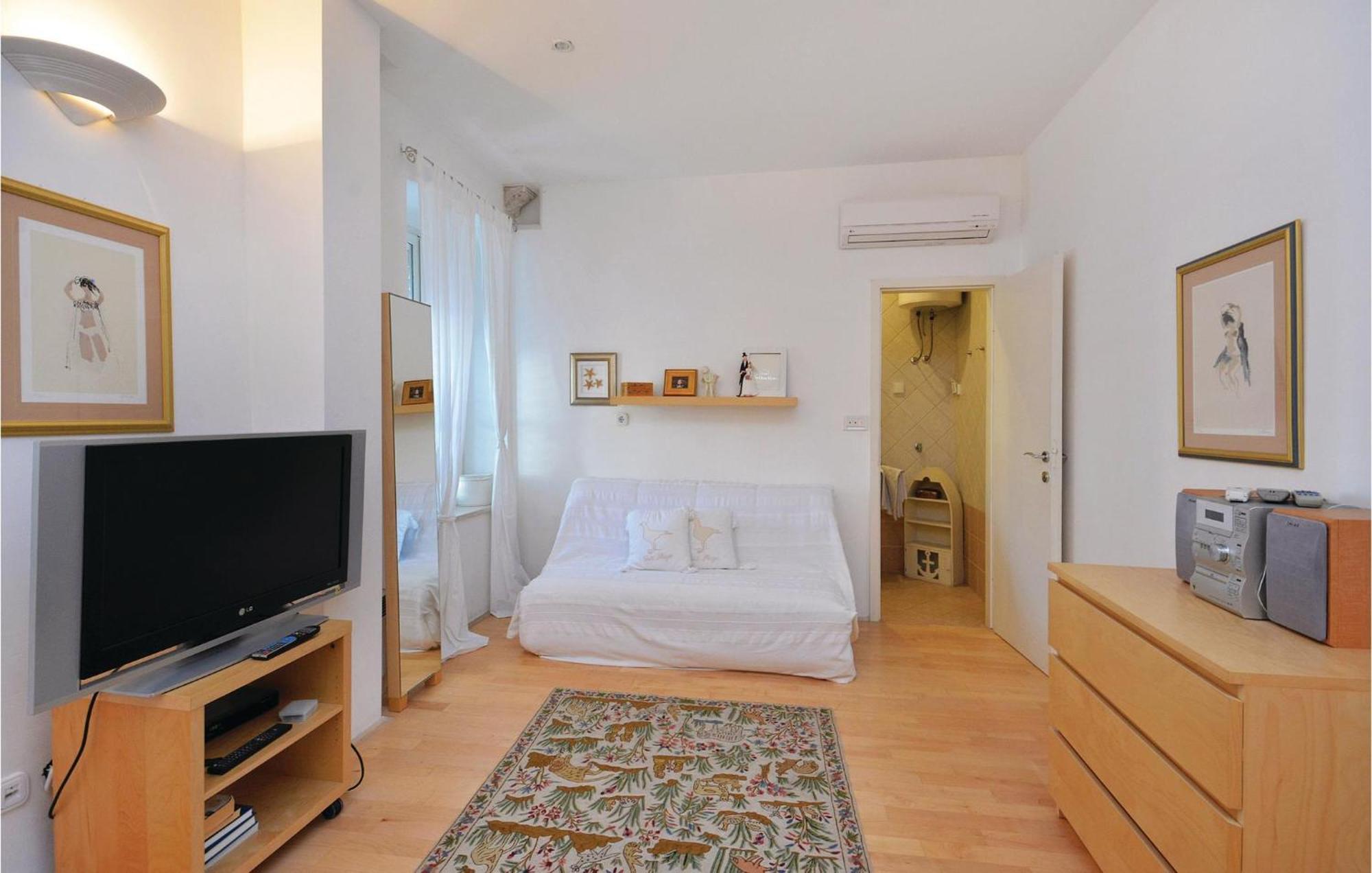 Ferienhaus Amazing In Hvar With Kitchen