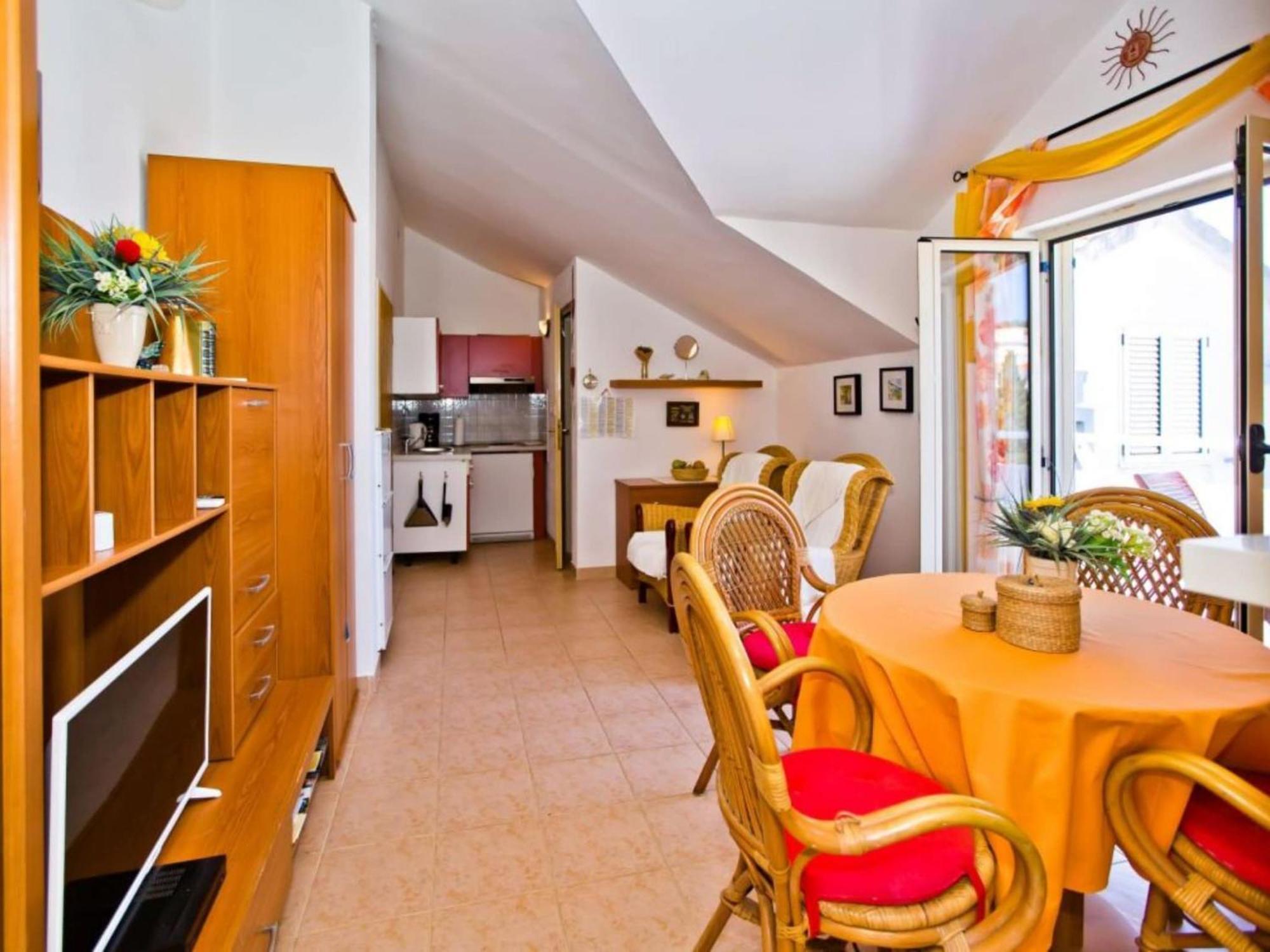 Charming And Sunny Hvar - One Bedroom With Balcony Apartman
