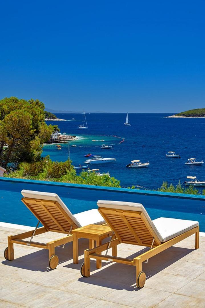 Crystalsea 1 & 2 Infinity Heatedpool Seaview *