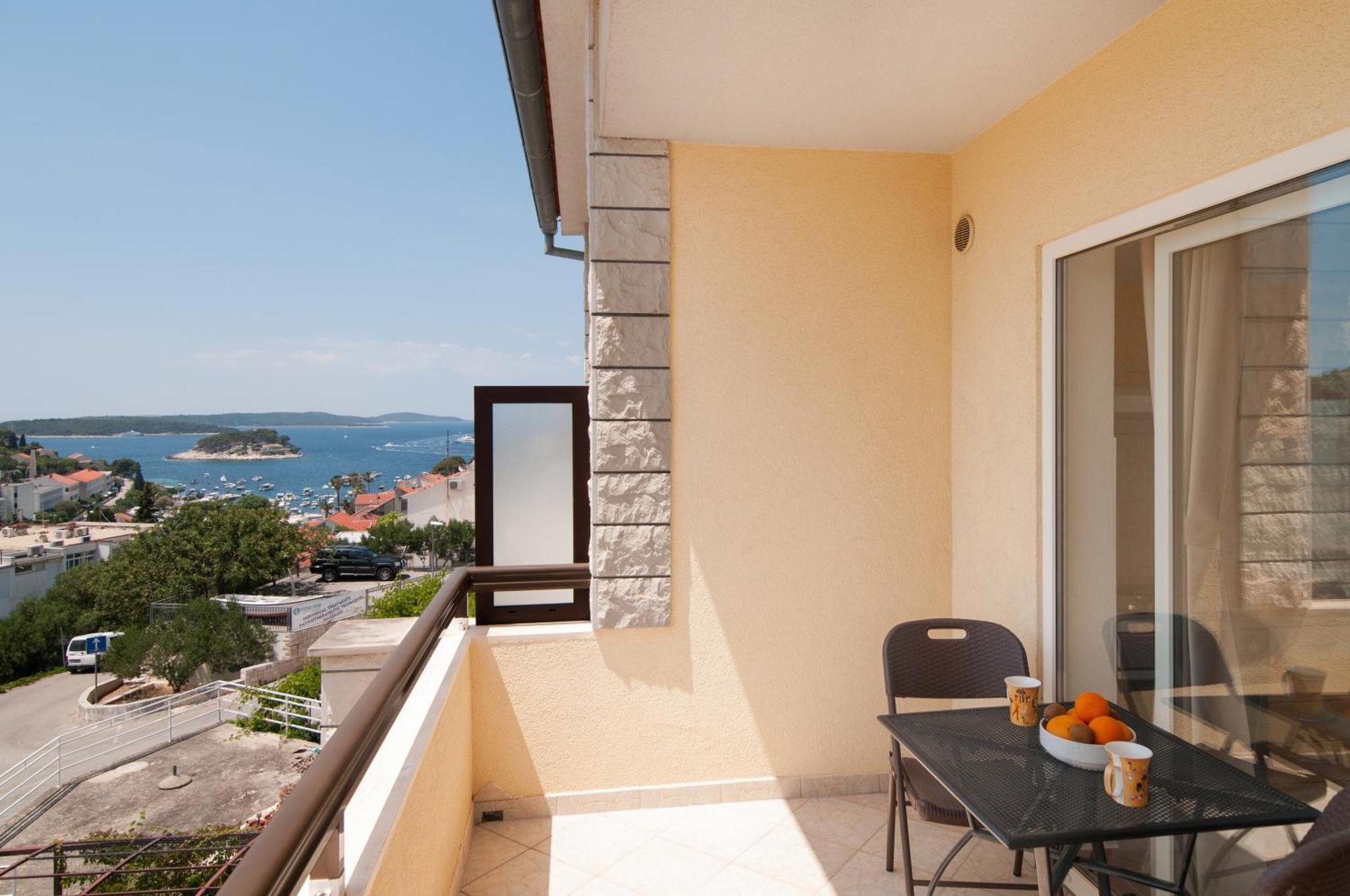 Molo Mare 2 * Hvar Town